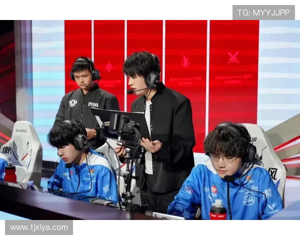 《英雄联盟全球总决赛激战正酣 新兴战队崭露头角挑战传统强队地位》 《英雄联盟全球总决赛激战正酣 新兴战队崭露头角挑战传统强队地位》