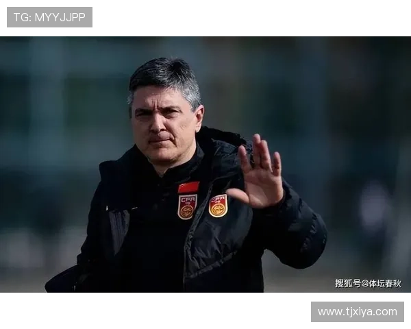 国足新帅亮相备战世预赛核心球员回归引发球迷期待新战术方向逐渐清晰 国足新帅亮相备战世预赛核心球员回归引发球迷期待新战术方向逐渐清晰